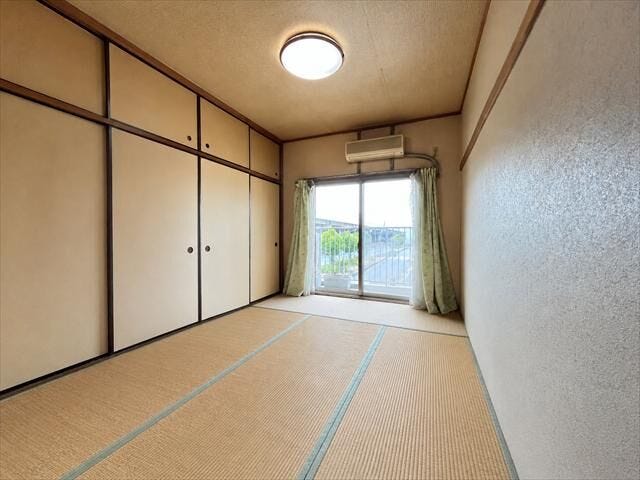 6畳:採光の良い和室はのんびりと寛げる空間
※実際の写真から家具消しの加工行っております。