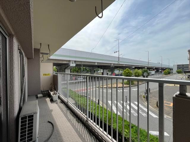 南向きバルコニーで陽当たり良好。