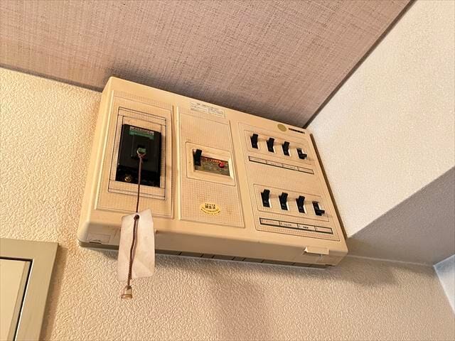 ◆ブレーカー◆玄関上部に設置されています。