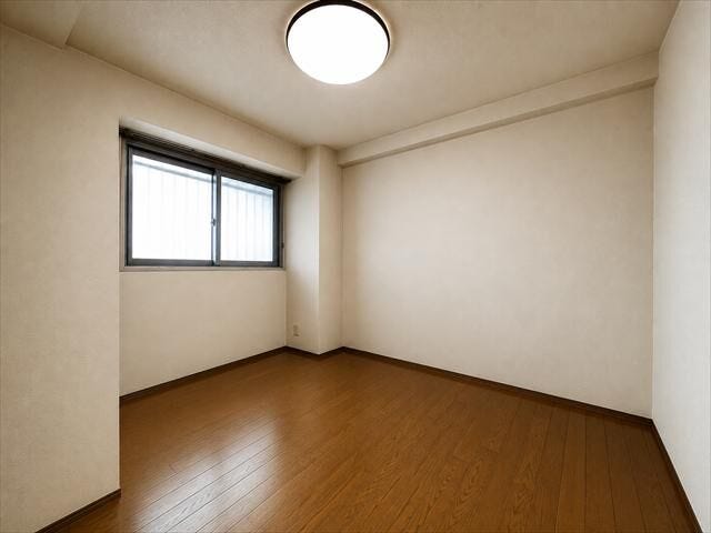 コンパクトなお部屋は、書斎や趣味部屋など多用途に活躍します。
※実際の写真から家具消しの加工行っております。