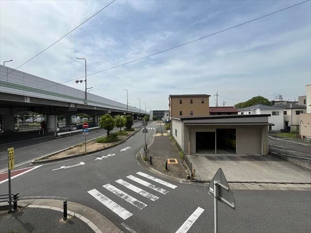 バルコニーからの眺望です。高い建物がなく、2階部分でも日当たり・通風共に良好です◎