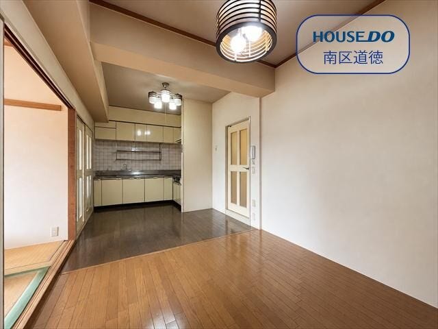 リビングと和室がゆるやかにつながり、家族の気配を感じられる間取りです。
※実際の写真から家具消しの加工行っております。