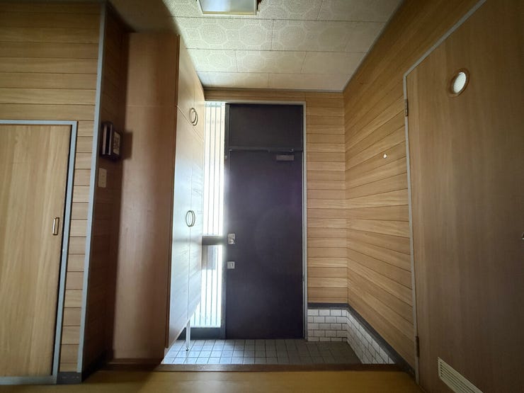 室内(2026年6月)撮影
◎本日案内可能◎
ご家族の靴をたっぷり収納できるシューズボックス付き。いつでも見られる玄関はきれいに保ちたいですよね◎