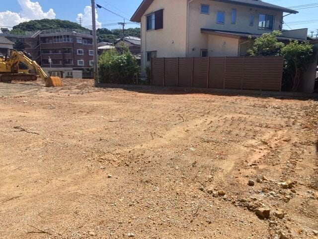 【外観写真】
造成前の現地写真です。建物は令和9年1月完成予定です。