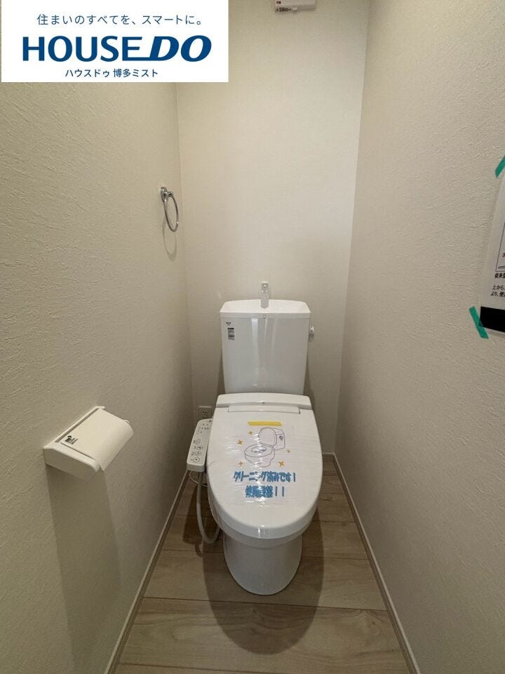 サッとひと拭きでお手入れが完了する便器。忙しい毎日の中で、掃除の手間が少ない設備は地味ながらありがたいものです。