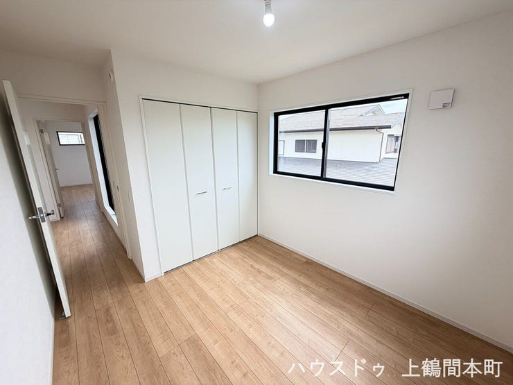 収納スペースも備え、お部屋をすっきり保ちやすい設計です