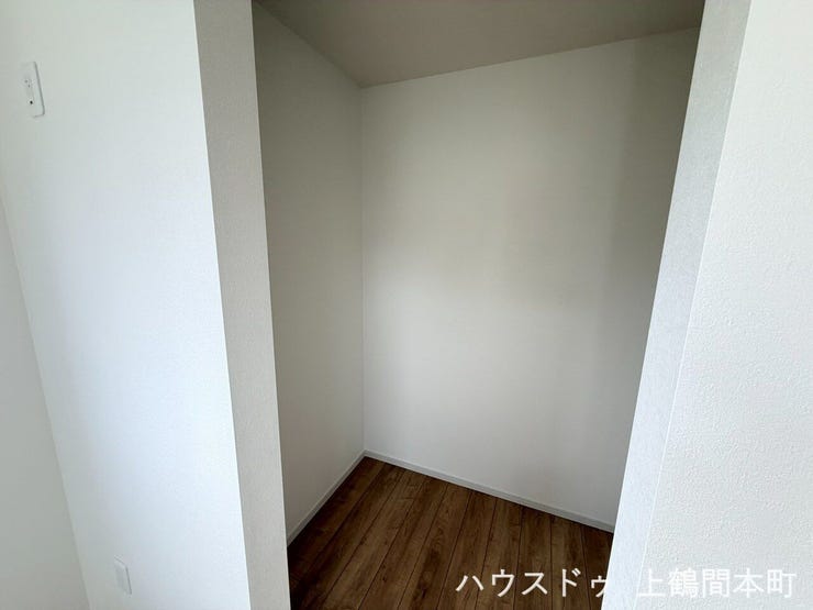 豊富な収納力を備えたウォークインクローゼットを採用。