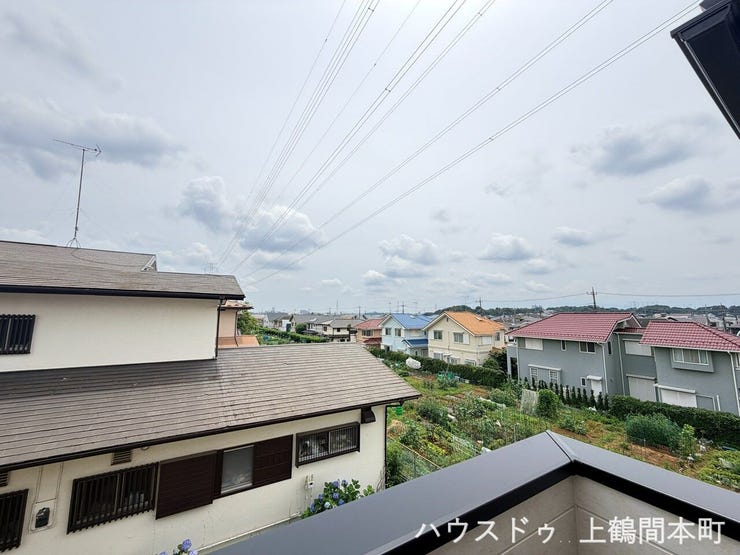 遠くまで見渡せる開放感のある眺望が、日々の暮らしにゆとりを与えます
