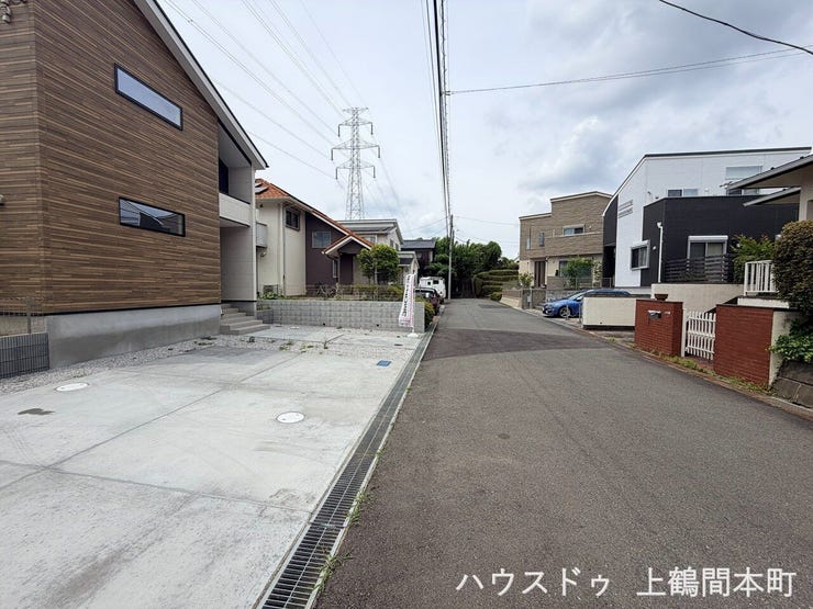 開放感ある街並みと前面道路が、住まい全体をより広く感じさせます。