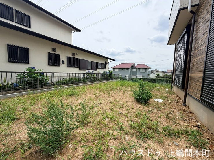 ガーデニングが楽しめる庭付きの住まい。好きな花や植物を育てながら、自分だけのグリーンスペースを自由に作り上げられます。