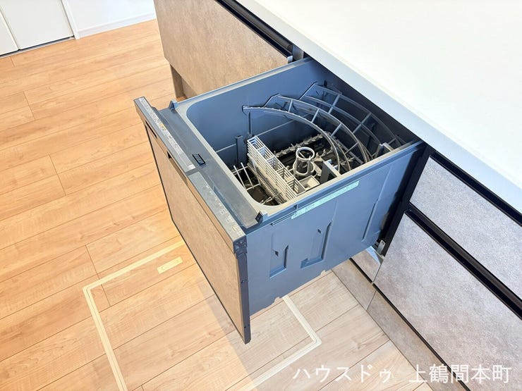 食器洗浄機付きで、食後の後片付けが時短に。手洗いでは落としにくい汚れもすっきり洗い上げ、家族との時間をもっと大切にできます。