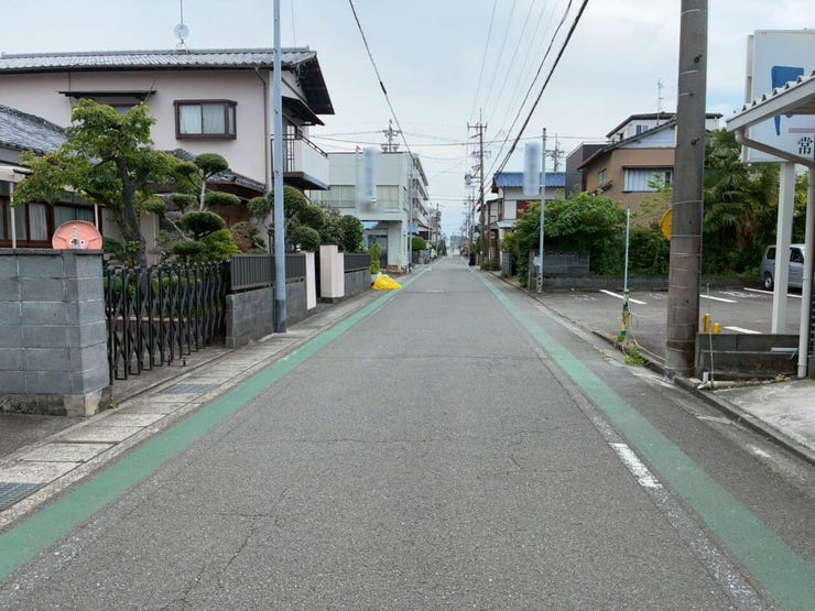 前面道路になります。