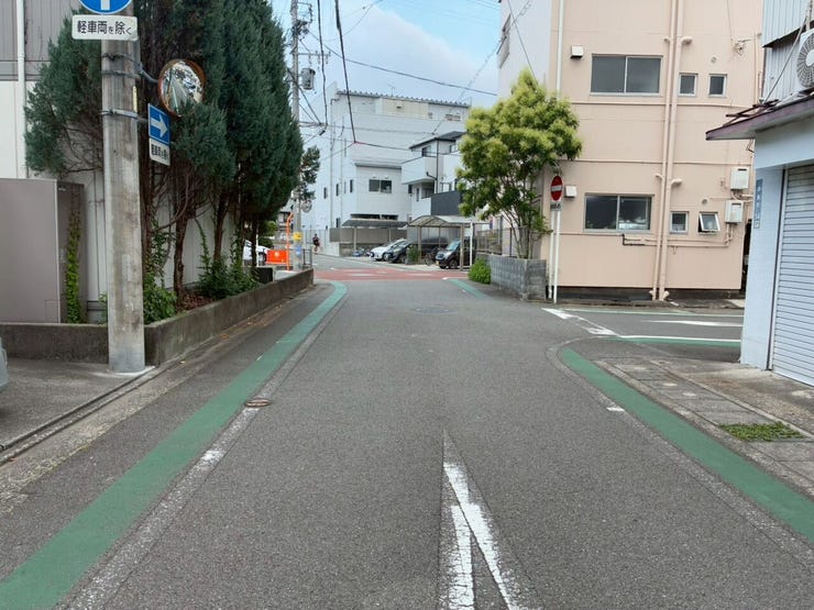 前面道路になります。
