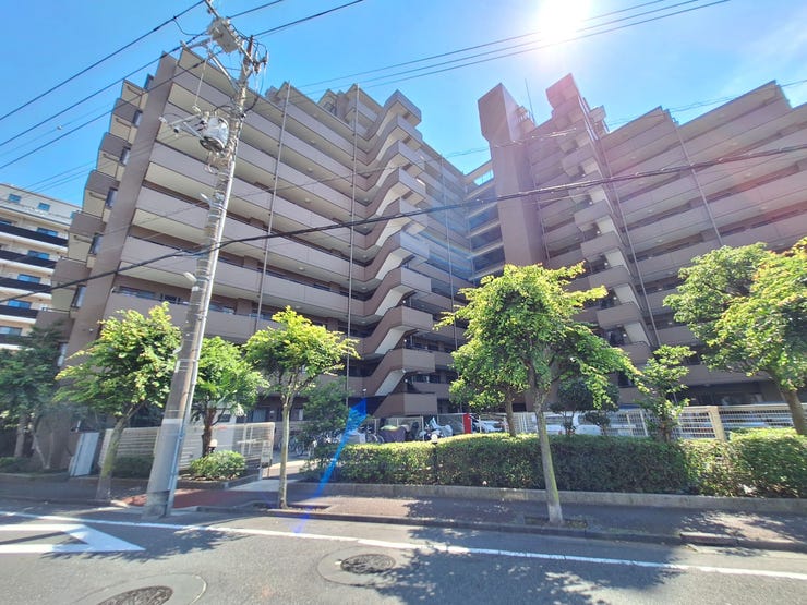 亀有駅から徒歩6分
11階建てオートロック付き・宅配BOX付
ペット飼育可能なマンション