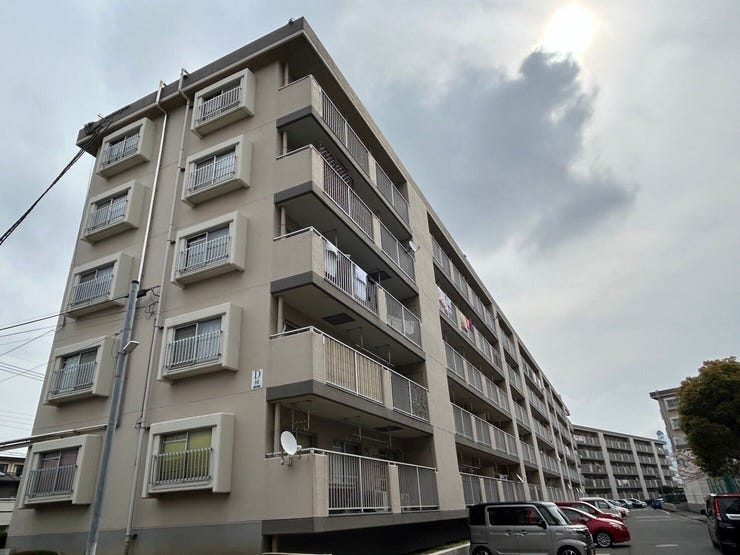 【外観】
【ペット相談可】閑静な住宅街♪敷地内駐車場有♪スーパーまで徒歩5分圏内♪