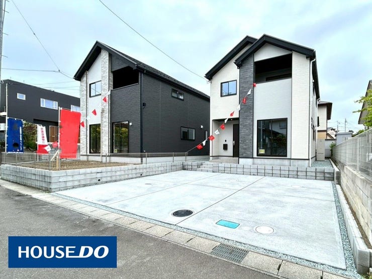 【外観】
南光台南の閑静な住宅街に誕生した全2棟の長期優良住宅
広々LDKに折上天井を採用し、開放感ある住空間を実現
子育て環境も整っています