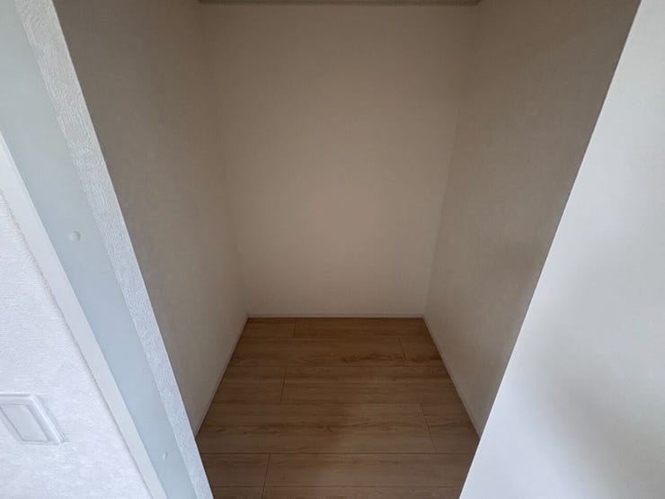 7.8畳の洋室にもウォークインクローゼットがございます