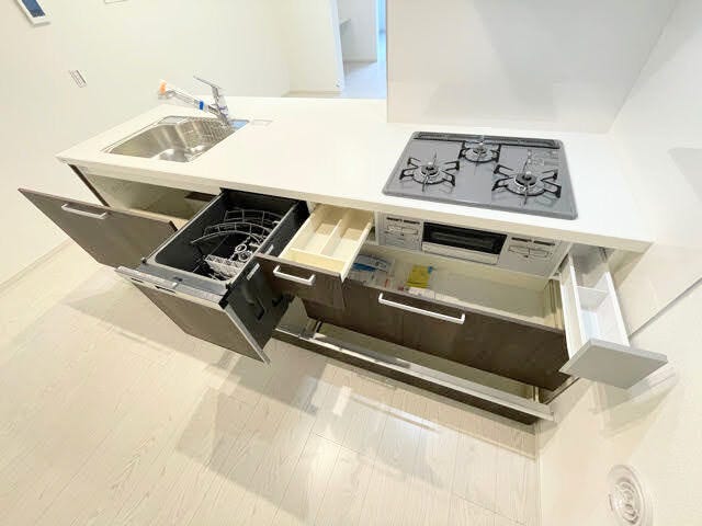 もちろん収納力もばっちりです!
食洗機もついているので面倒なお皿洗いは食洗機に任せて時短家事しましょう◎