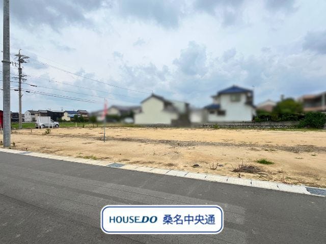 小中学校まで徒歩15分圏内、JR長島駅、近鉄長島駅まで徒歩10分圏内で通勤通学しやすいですね。
