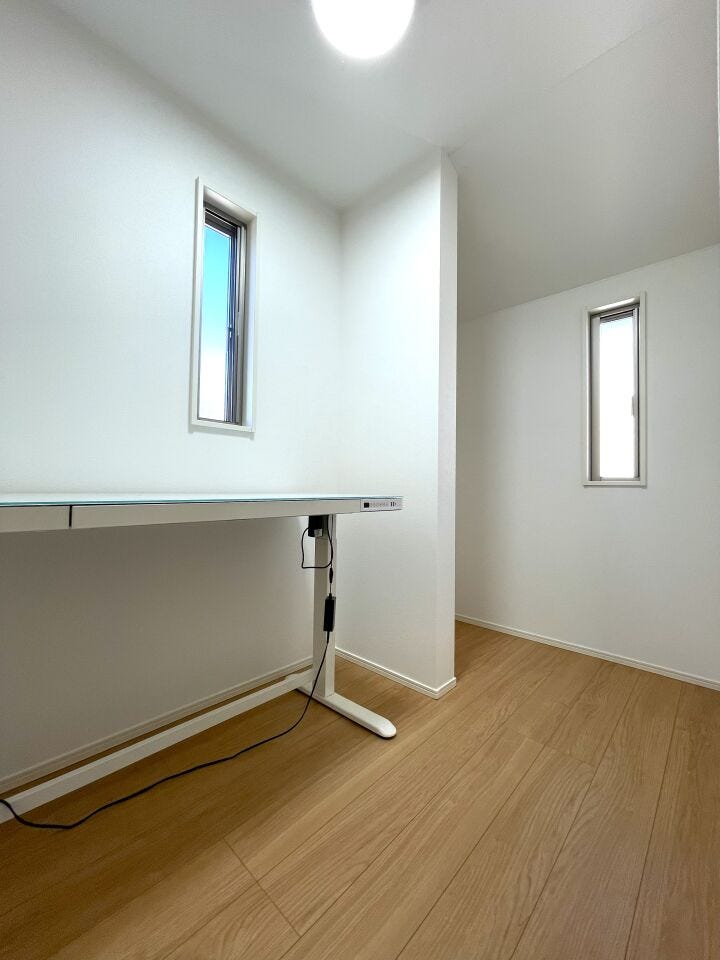 【3.4帖洋室】
在宅ワークや趣味のお部屋としてもお使い頂けます!