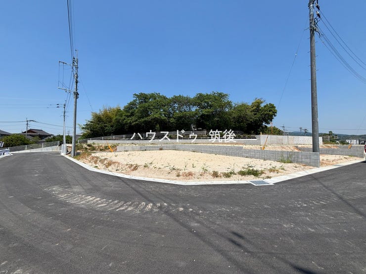 【外観】
2号地は分譲地入口から近い区画。西側・南側が道路に面しており、明るく開放感があります。