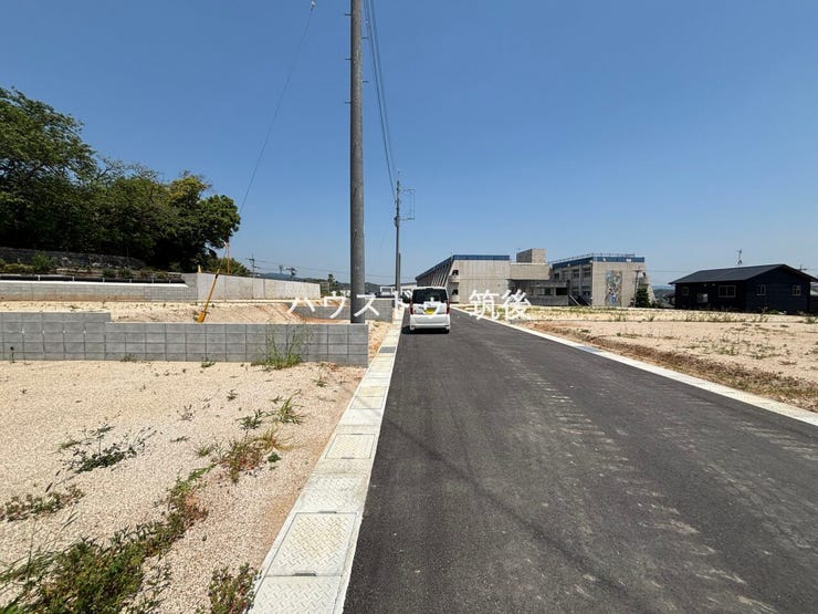分譲地内道路は幅員約6.0m。車の出入りもしやすく、ゆとりある道路幅です。