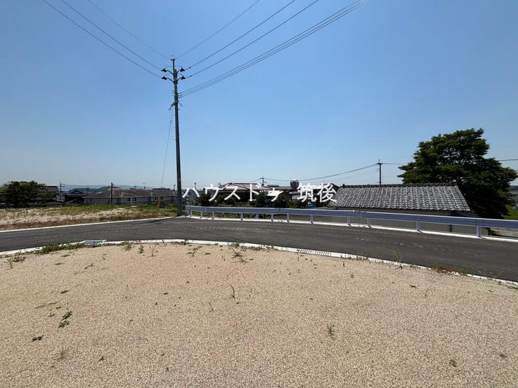 周辺は住宅と田園風景がほどよく残るエリア。静かな環境で新生活を始められます。