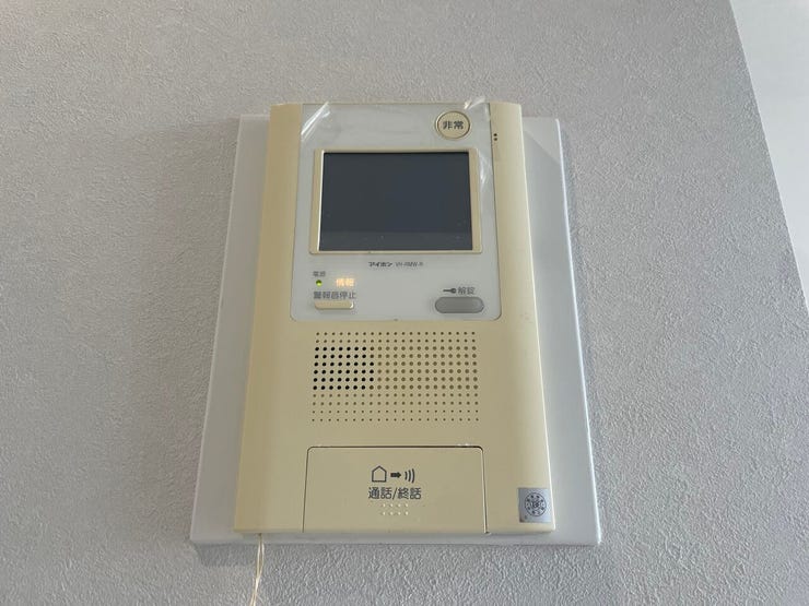 ◇オートロックTVモニター付インターホン◇
TVモニターで訪問者を確認してから会話することができますので、安心して対応していただけます。防犯効果も高まります。
