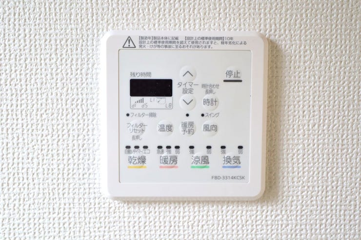 浴室換気乾燥機 同仕様
湿気の多い季節のカビ対策や雨の日のお洗濯には重宝します♪