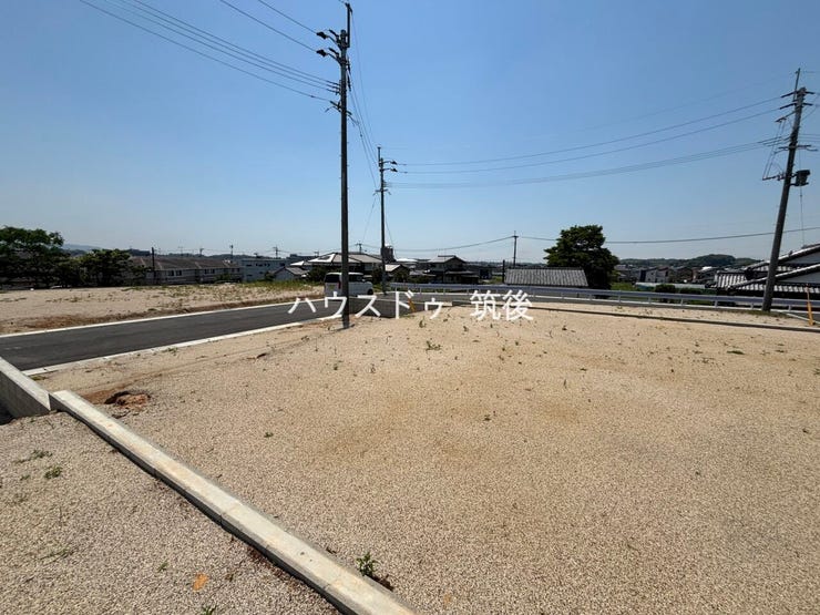 南側に道路があるため、駐車スペースを道路側に計画しやすい区画です。
