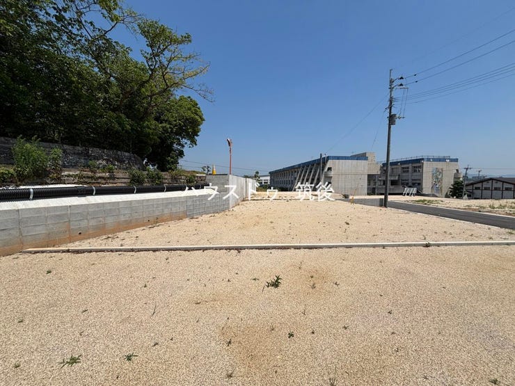 分譲地内道路は奥で行き止まり。通り抜け車両がなく、落ち着いた住環境です。