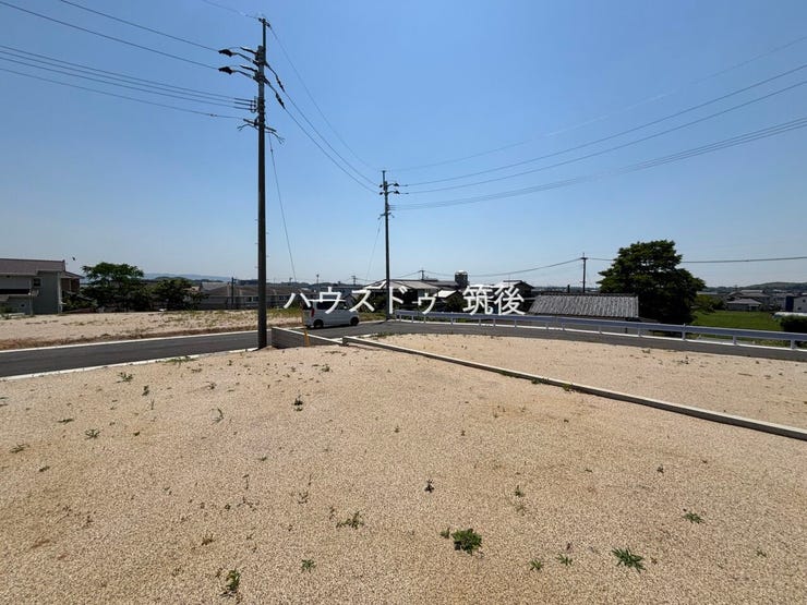 周辺は住宅と緑がほどよく残るエリア。静かな環境で暮らしたい方にもおすすめです。