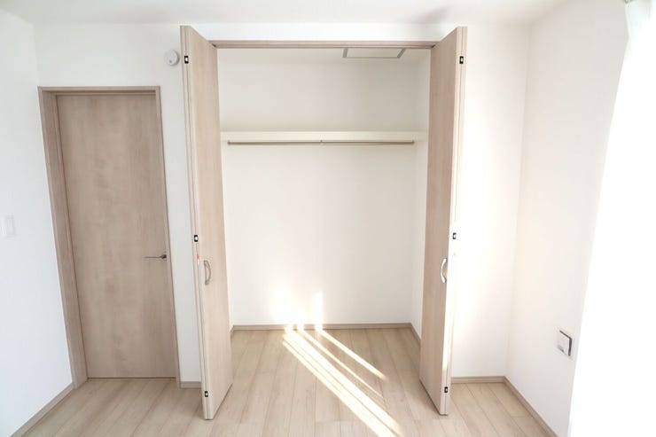 クローゼット 同仕様
全室収納付き♪
お部屋がスッキリ片付きますね♪