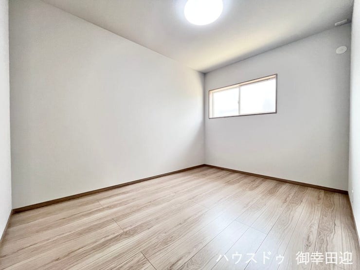 ■6帖洋室■寝室、書斎、趣味の部屋。家族の成長やライフスタイルに合わせ、様々な使い方ができる快適な空間です。