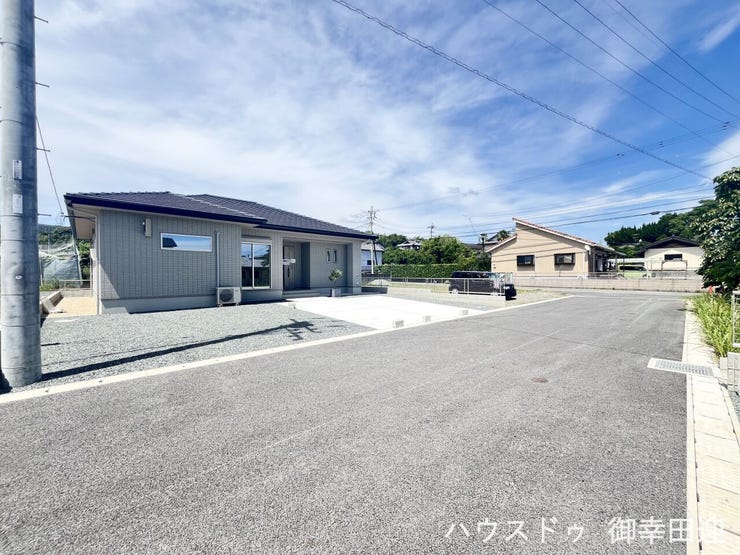 ■理想を叶える新しい暮らしの舞台■高いデザイン性と機能性を兼ね備えた住まい。ここで、家族の新しい物語が始まります。