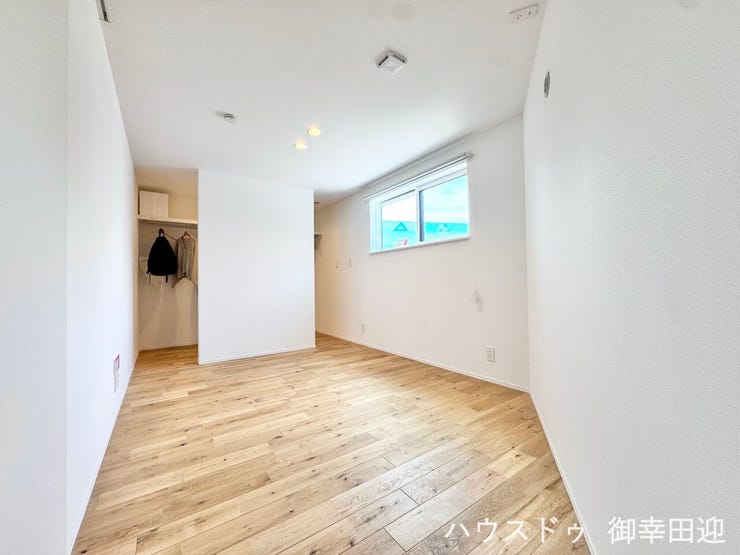 ■2階6帖洋室■心からリラックスできる静けさ、上質な眠りで、毎日をリセットします。明日への活力を養う空間です。
