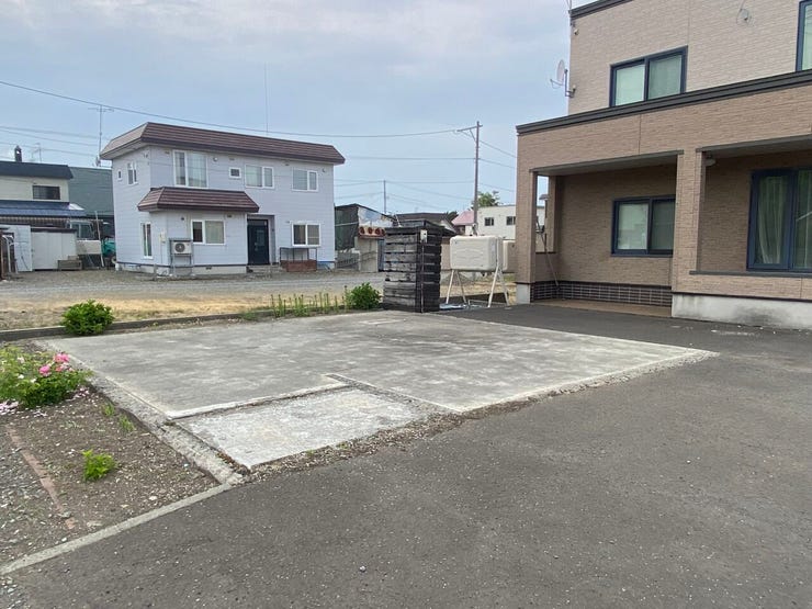 《駐車場》
二世帯利用でお車の台数が増えても安心!