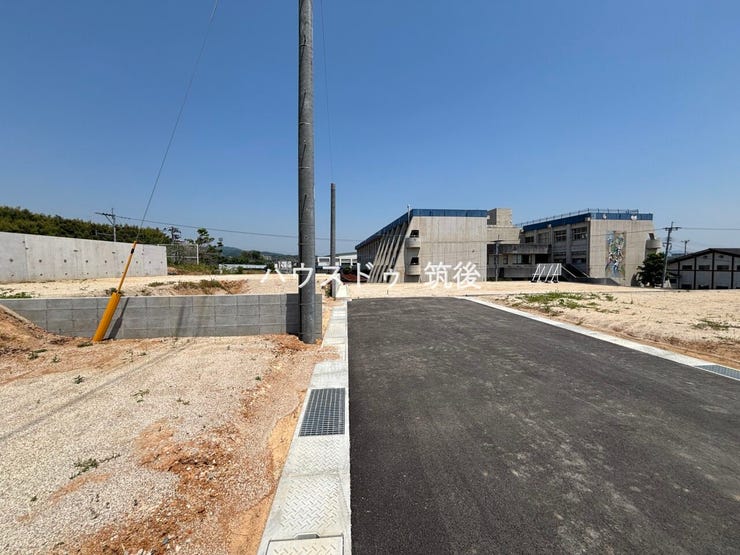 分譲地内道路は奥で行き止まり。通り抜け車両がなく、落ち着いた住環境です。