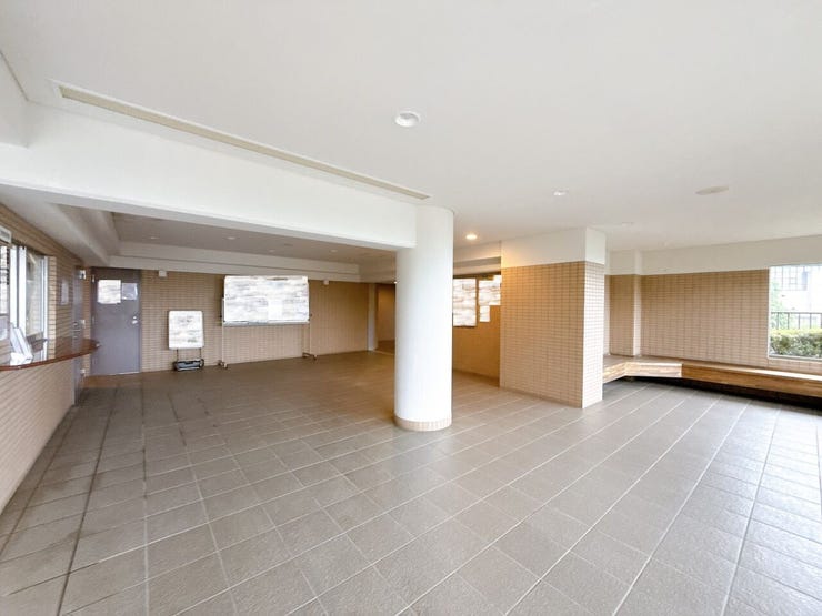 安心の管理人室設置マンション。