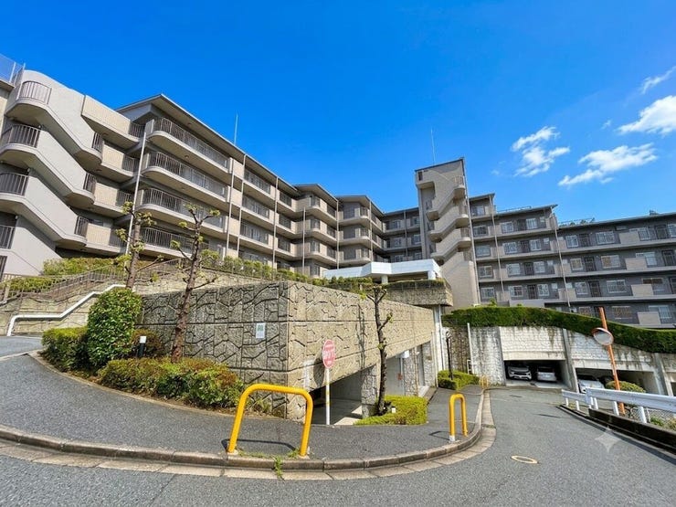 スーパーやコンビニ、幼保・小学校など生活利便施設が充実した立地です。