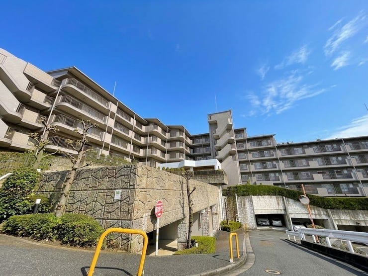住宅地のため周辺は車の通行量も少なく、通期・登園・通学・ショッピングなど日々の往来も快適です。