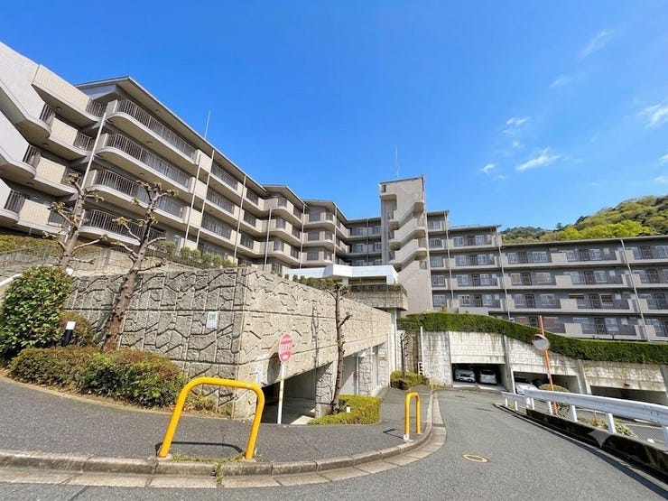 近隣にスーパーがあり生活環境の整った住宅街です。