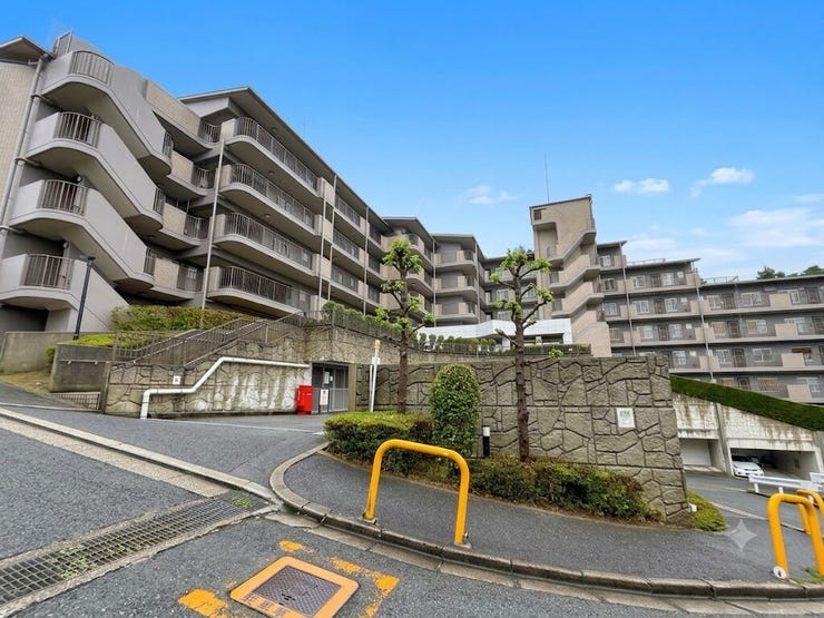 静かで落ち着いた閑静な住宅地です。
子育て世代の生活環境としても最適です◎