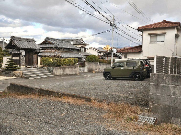 外観を南西側より撮影