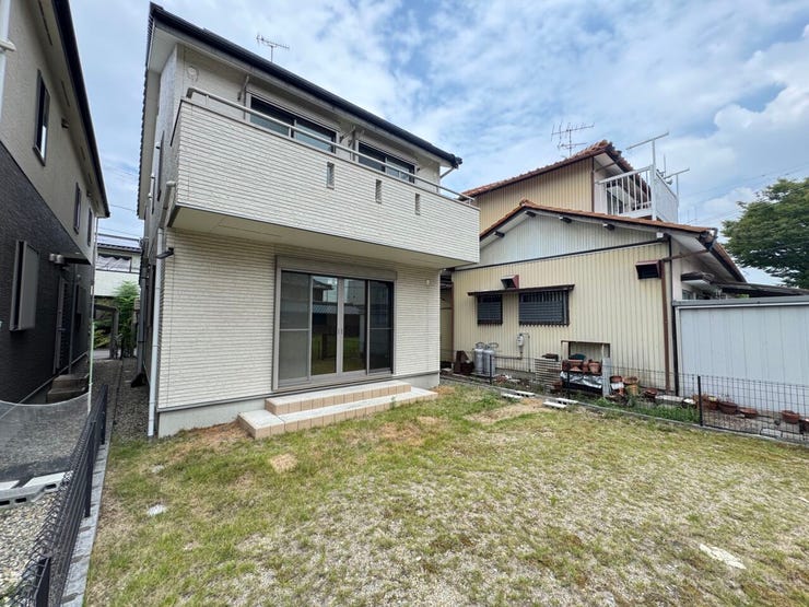 広めのお庭ですのでBBQや夏場は家庭用プールなども楽しめそうですね♪
