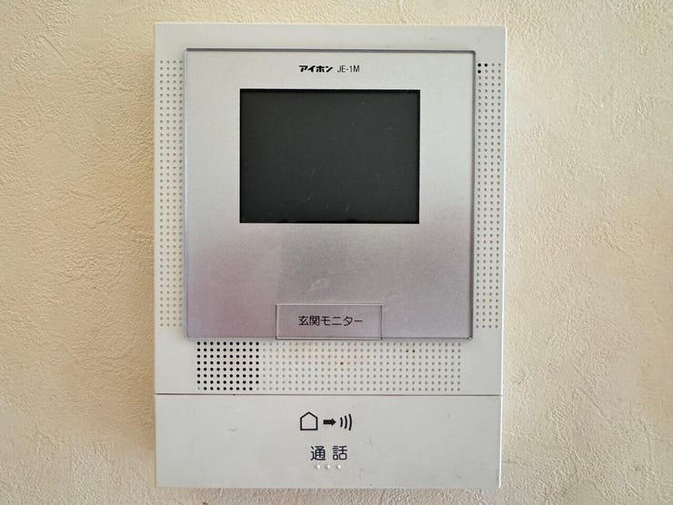 来訪者の顔を確認できる、便利なモニタ付きインターホン。