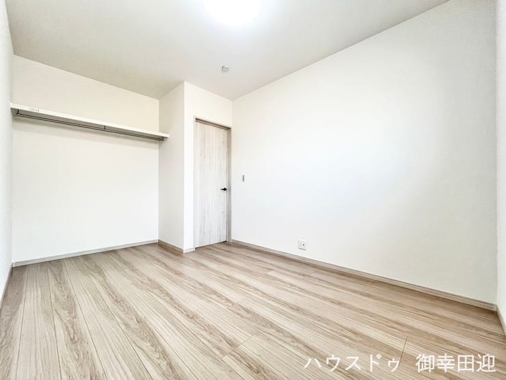 ■5.25帖洋室②■寝室、書斎、趣味の部屋。家族の成長やライフスタイルに合わせ、様々な使い方ができる快適な空間です。