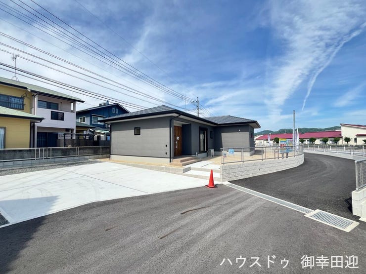 ■車と趣味の幅が広がる場所■単なる駐車スペースではない、洗車やタイヤ交換、DIYにも使える多目的な屋外スペースです。