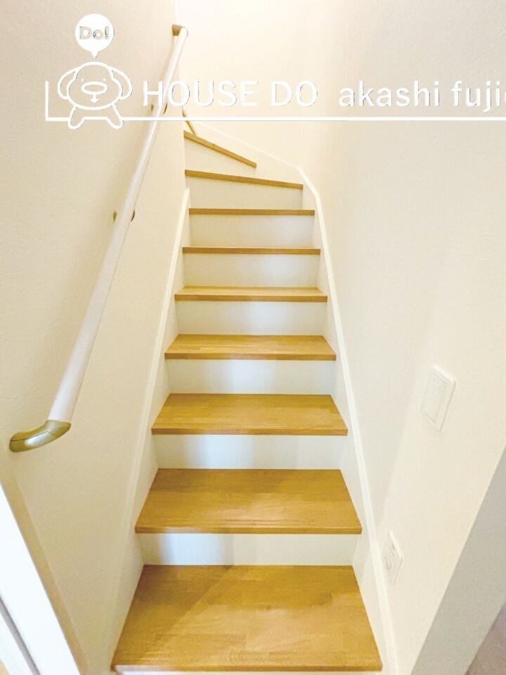 手すり付きの階段