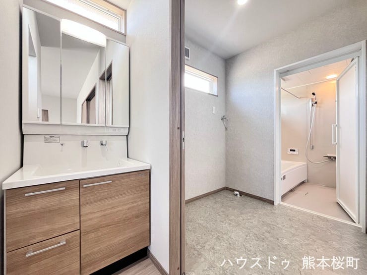 ■清々しいリフレッシュ空間■自分を磨き、気持ちを切り替える。心地よい光が差し込むプライベートスペース。